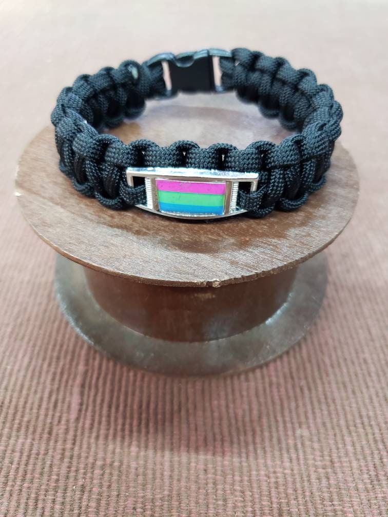 Paracord charm best sale bracelet