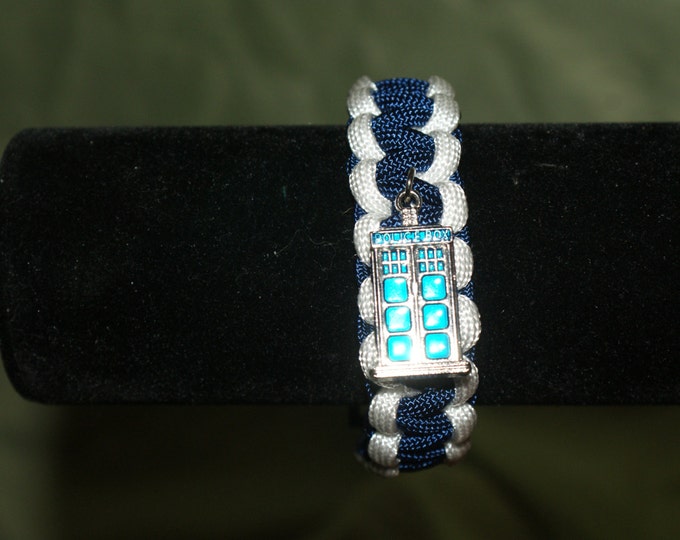 Doctor Who Paracord Bracelet, Blue and White with TARDIS charm, Paracord of Gallifrey, 550 Paracord