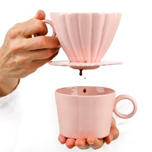 Pourover-kaffestrut. Modern grå porslinsbryggare för långsam kaffe. Kaffeälskare. Minimalistiska kaffedroppar. Inflyttningspresent från CONCEPT