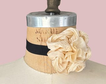 Silk Flower Choker in Cream