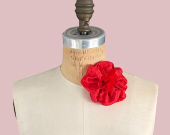 Silk Flower Pin in Jungle Red