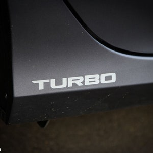 Paire (2 décalcomanies) Honda Turbo logo emblème vinyle autocollant Honda Civic et Accord Turbo (comprend 2 décalcomanies, 1 de chaque côté)