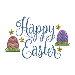 Könnte beinhalten: Happy Easter Stickdatei mit blauem Text und zwei bunten Ostereiern mit Zickzackmustern.
