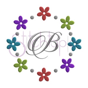 Pode incluir: Desenho bordado com a letra "B" cercada por um círculo de flores coloridas. As flores são em tons de vermelho, roxo, verde e azul.