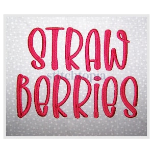 Könnte beinhalten: Gesticktes Design mit den Worten "STRAWBERRIES" in leuchtend roter Schrift. Der Text ist auf hellgrauem Stoff mit einem dezenten Tupfenmuster gestickt, was eine charmante und verspielte Ästhetik erzeugt.