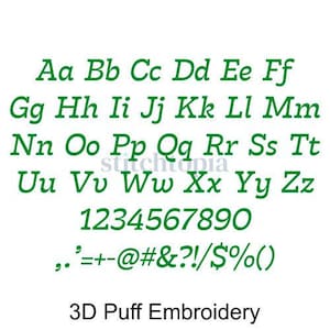 Puede incluir: Alfabeto de fuente de bordado en relieve 3D de color verde con letras may&uacute;sculas, letras min&uacute;sculas, n&uacute;meros del 0 al 9 y signos de puntuaci&oacute;n. El texto "3D Puff Embroidery" est&aacute; en la parte inferior de la imagen.