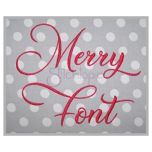 Op de afbeelding: Een rood cursief lettertype dat "Merry Font" zegt op een grijze achtergrond met witte stippen.