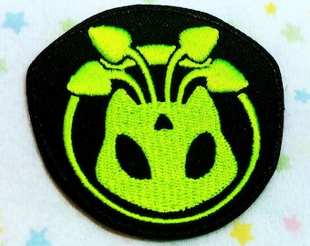 Alien Aisha Patch - Y2K Neopets Embroidered Iron On Patch