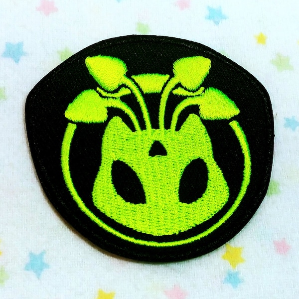 Alien Aisha Patch - Y2K Neopets Embroidered Patch - Iron On Patch