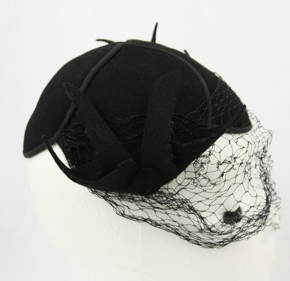 Vintage Floral Netted Scalloped Felt Beanie Skull… - image 3