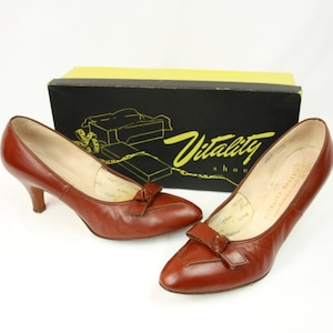 Vintage Vitality Caravan Leather Pumps Heels with Bow Detail and Box Size 8 1/2 NARROW Caramel Brown 1960s MCM