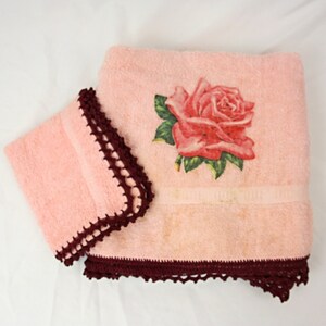 Vintage Muscogee Rose Floral Applique Terry Bath Towel and Wash Cloth Set with Crochet Trim