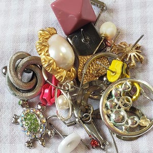 Broken Earrings Lot - Broken Jewelry Supply - Jewelry Pieces - Bulk Jewelry Lot for Crafts Costume Jewelry Mixed Media Craft Supplies