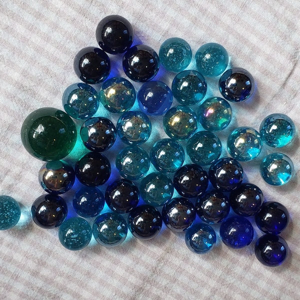 40 Blue Glass Marbles - Assorted Loose Marbles - Vintage Marbles - Colored Marbles - Marble Lot - Marble Crafts