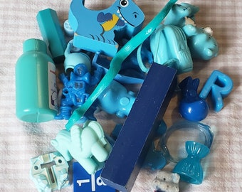 25 Blue Trinkets - Trinket Lot - I Spy Bag - Sensory Bin Toys - Mystery Treasure Bag Trinkets - Miniature Toys - Mixed Media Crafts