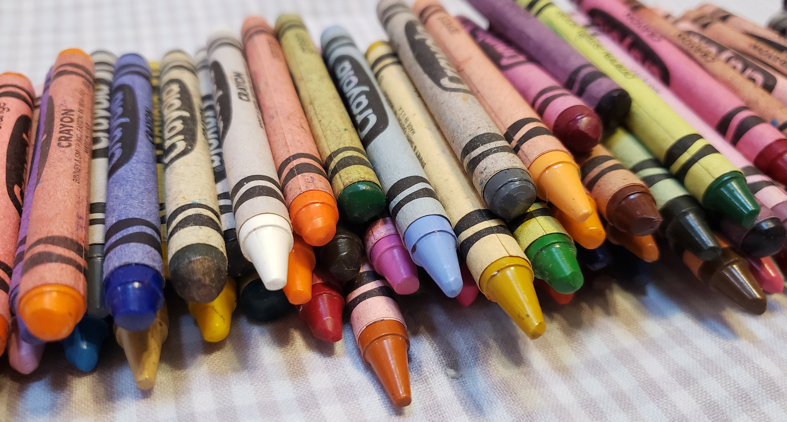 Unwrapped Crayola Crayons, 1 Pound Bulk Lot, Craft Crayons Melting 