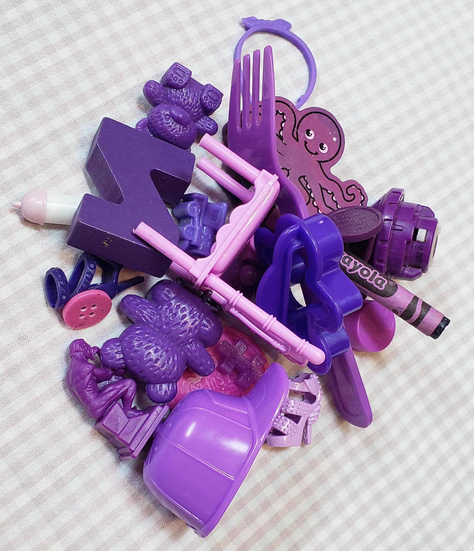 25 Purple Trinkets - Trinket Lot - I Spy Bag - Sensory Bin Toys - Mystery Treasure Bag Trinkets - Miniature Toys - Mixed Media Crafts