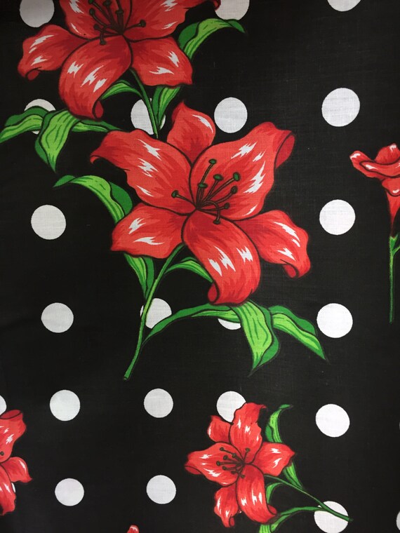DAFFODILS FLOWER POLY COTTON PRINT FABRIC 58"/59" WIDTH SOLD BTY Red DAFFODILS FLOWER POLY COTTON PRINT FABRIC 58"/59" WIDTH SOLD BTY Red