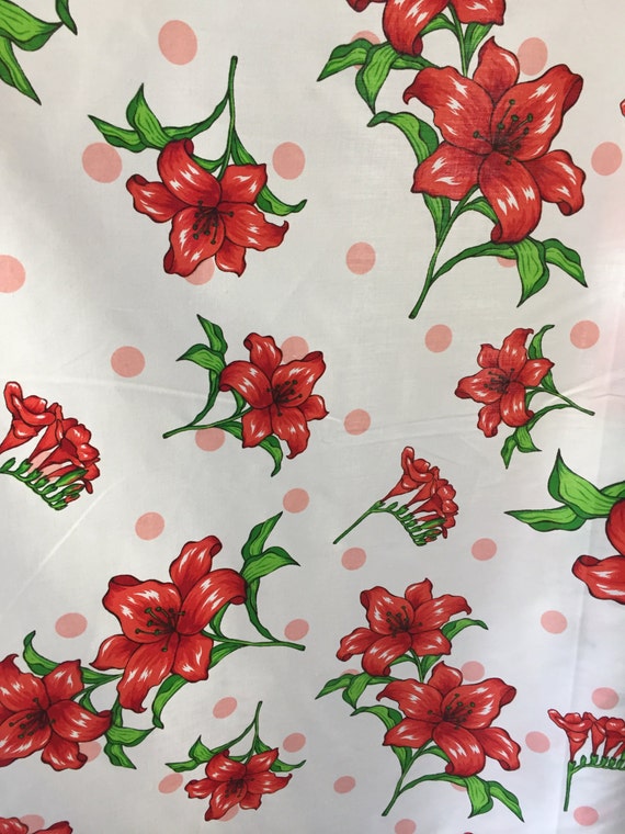 POLY//COTTON ALLOVER FLORAL PRINT-BLACK DRESS FABRIC-FREE P/&P