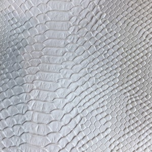Tissu vinyle blanc imitation vipère sopythana peau de serpent - Vendu par mètre - 52 po.