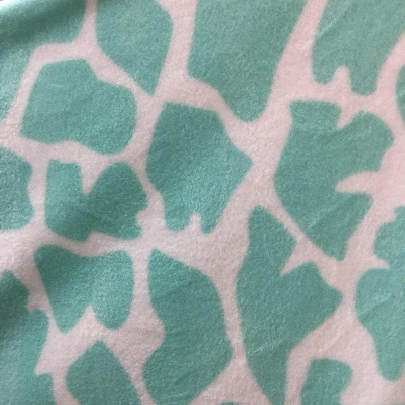 Turquoise White Giraffe Print Fleece Apparel Blanket Costume Fabric - Sold By The Yard - 60" bild 1
