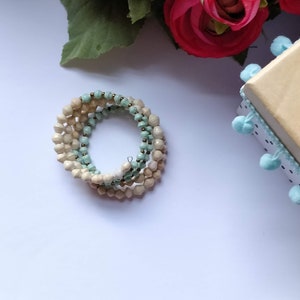 Green & Cream Wire Wrap Paper Bead Bracelet