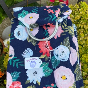 Transportadora de cachorro, filhote, sling de gato, transportadora, sling de argola! Linda flor azul escuro, feminina, ajustável, divertida, lavável!