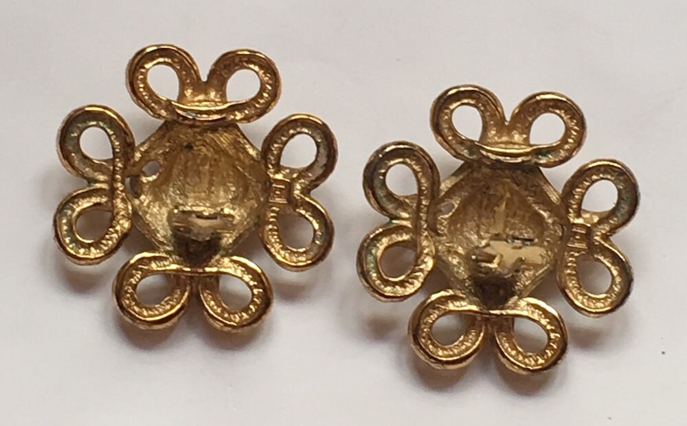 Pendientes Con Clip En Forma De Hojas Texturizadas En Tono