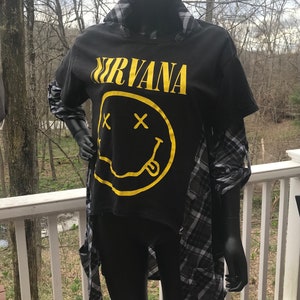 Nirvana Graphic Grunge Up-cycled Camisa de túnica de patchwork de gran tamaño Alternativa tallas alternativas S,M,L imagen 1