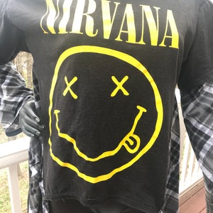 Nirvana Graphic Grunge Up-cycled Camisa de túnica de patchwork de gran tamaño Alternativa tallas alternativas S,M,L imagen 3