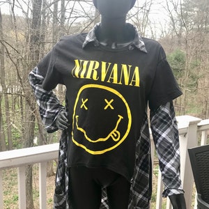 Nirvana Graphic Grunge Up-cycled Camisa de túnica de patchwork de gran tamaño Alternativa tallas alternativas S,M,L imagen 2