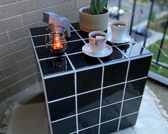 Tile table Neon with glow in the dark grout