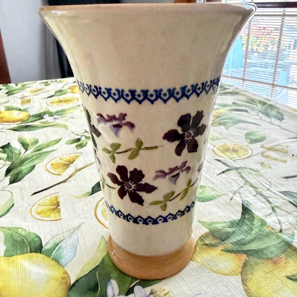 Vintage tapered vase from Nicholas Mosse, a well-known Irish pottery studio based in Bennettsbridge, Co. Kilkenny.