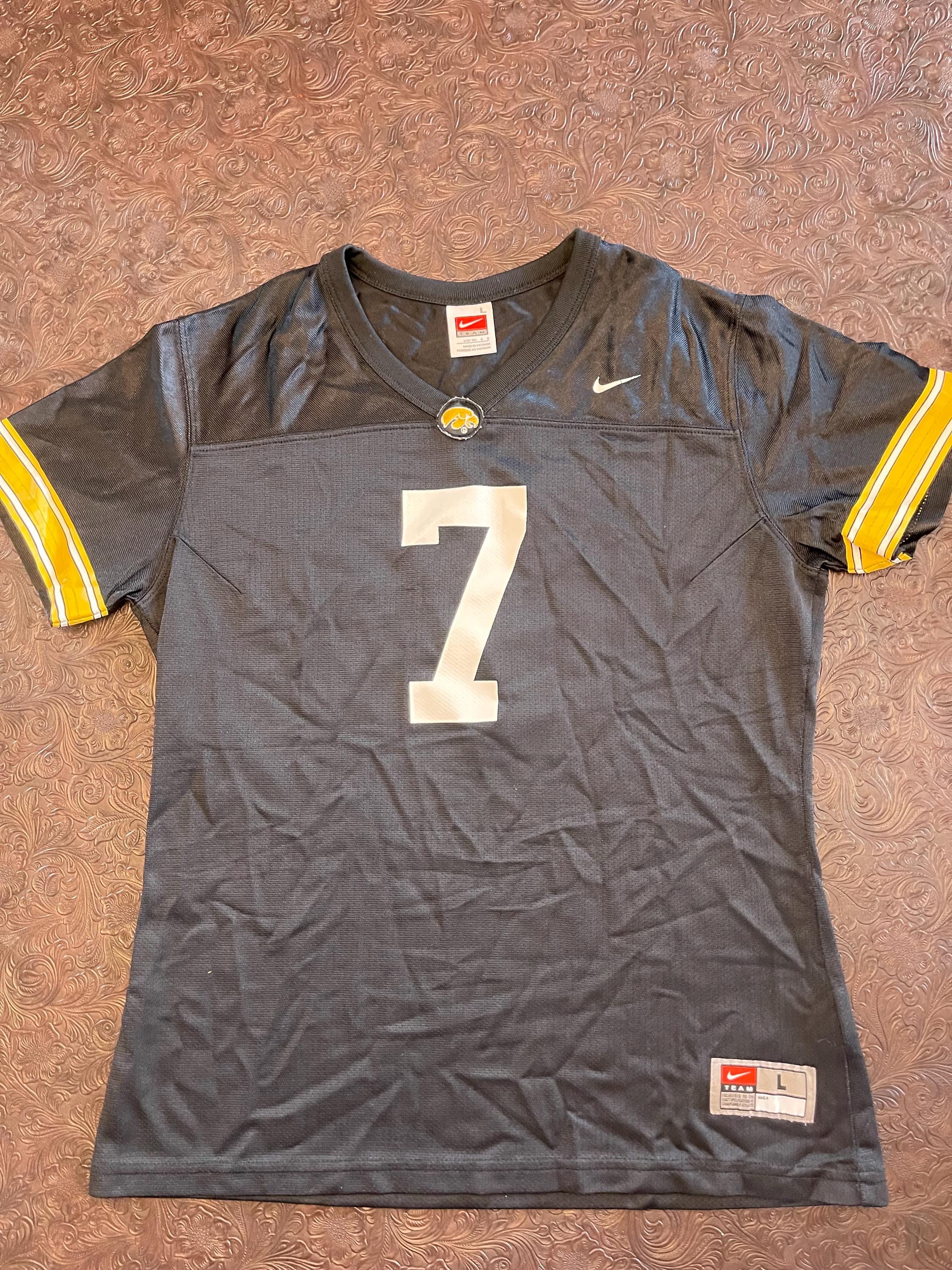 Vintage Nike Iowa Hawkeyes NCAA Football Black Gold Jersey Youth Large