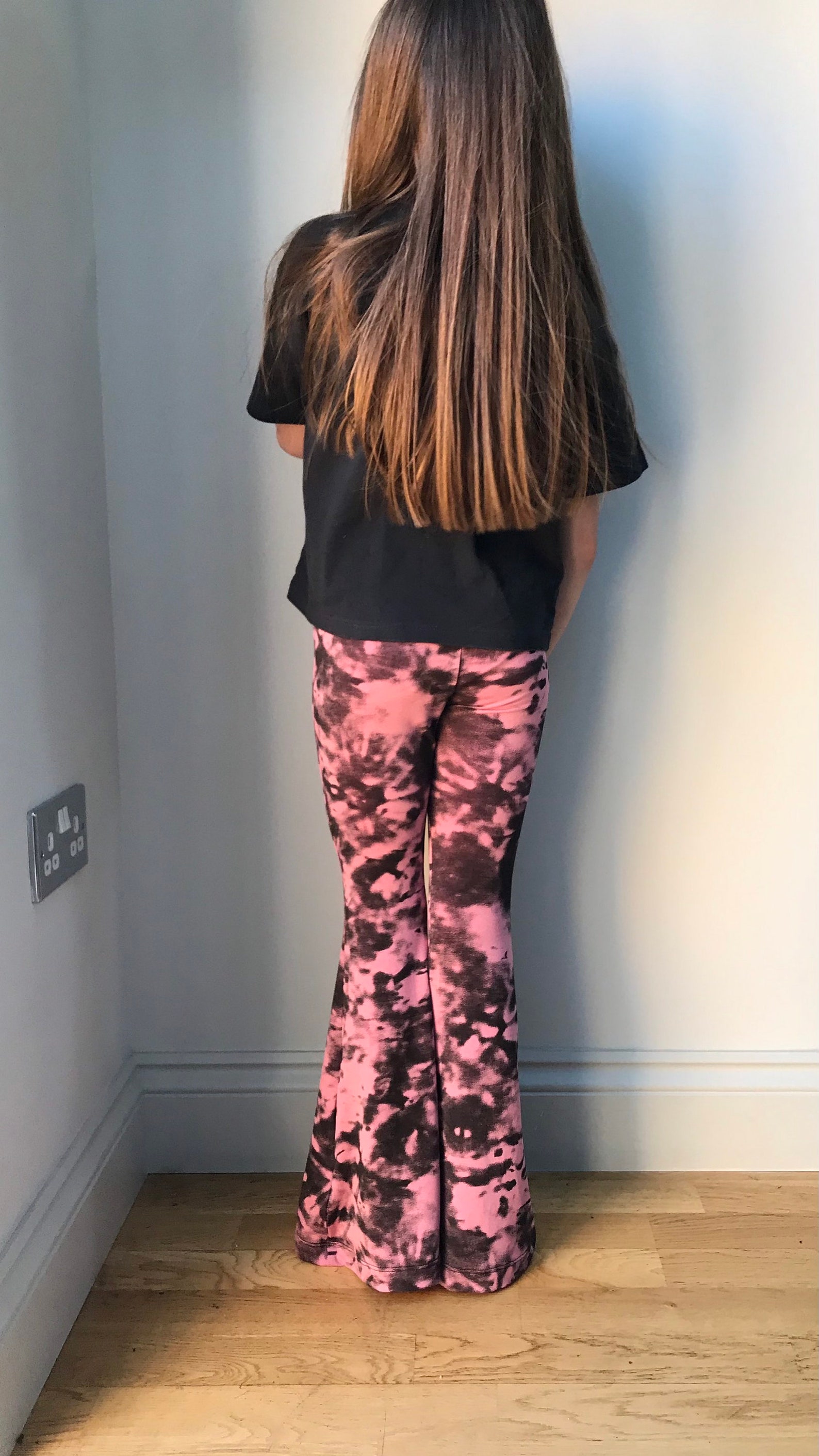 pink crossover flare leggings