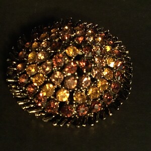 Amber and gold rhinestone brooch. Swirl pattern