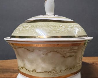 ヴィンテージの金属製ポッドスタカンニク、古いカップホルダー