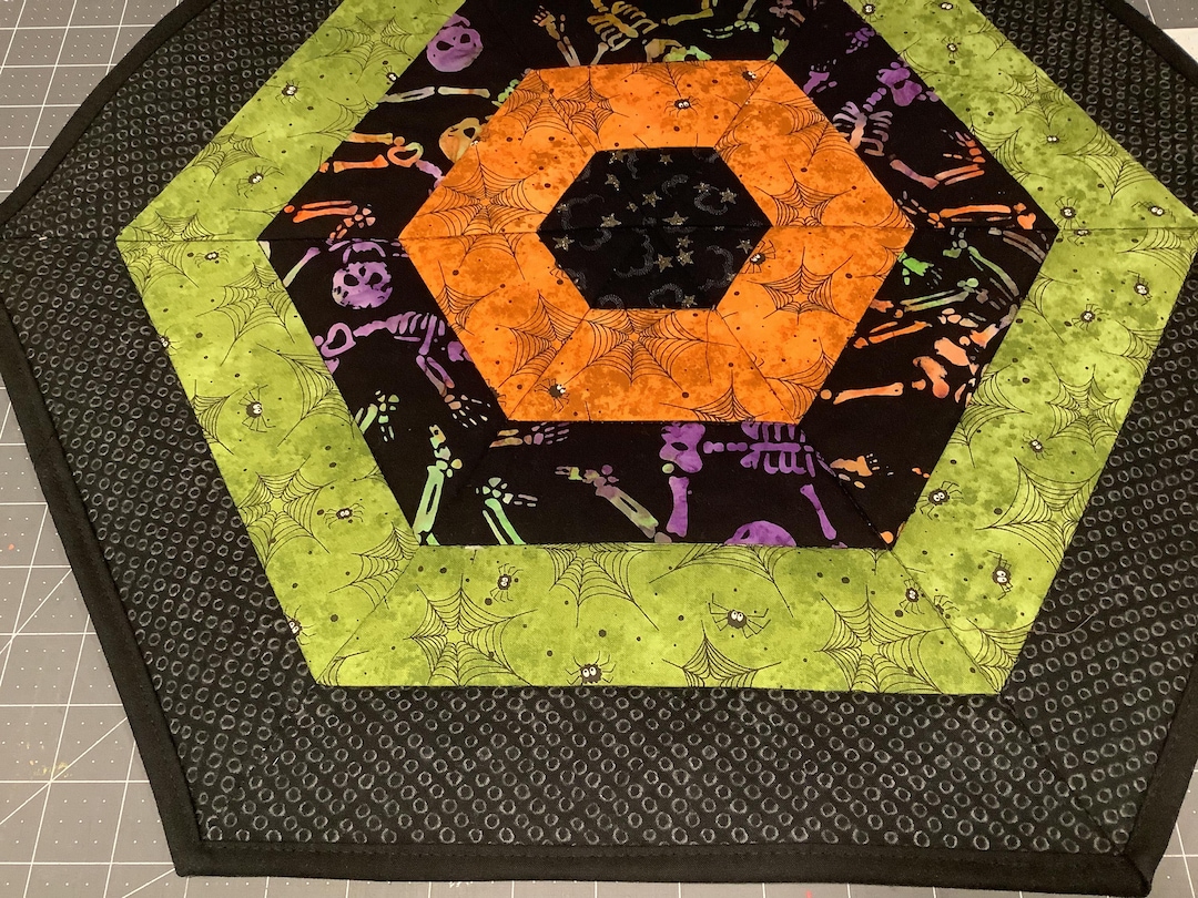 1072 BEST Quilted Halloween Centerpiece Hexagon Table Topper Runner ...