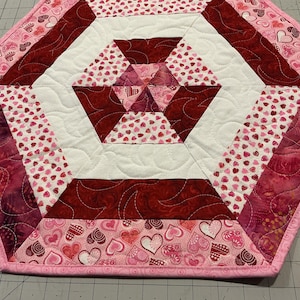 1173 BEST Valentines Day Hexagon Quilted Table Topper Runner washable, reversible all cotton Pink Candy Hearts