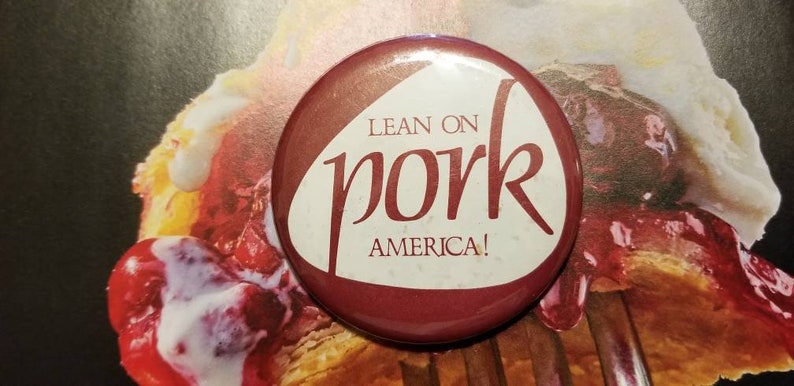 Vintage Lean On Pork America Pin Button 1980s