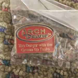 Arch Deluxe The Burger With The Erwachsener Geschmack Emaille Pin