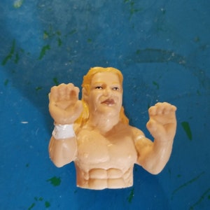 Vintage 1999 WCW NWO Lex Luger Thumb Wrestler