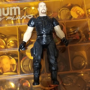 Vintage 1999 WWE Jakks Titan Tron Live Plastic Action Figure Solid Black BDU