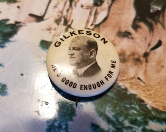 Gilkeson On jest dla mnie wystarczająco dobry Pinback Button
