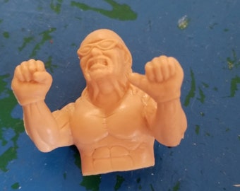 Vintage 1999 WCW NWO Hollywood Hulk Thumb Wrestler