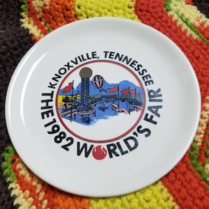 Vintage 1982 World&#39;s Fair Knoxville Tennessee Collectible Plate