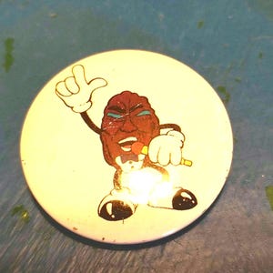 Vintage California Raisins Pinback Button