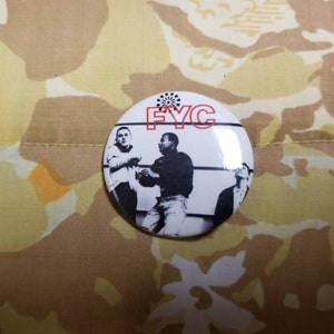 Botón pinback de jóvenes caníbales de estilo vintage