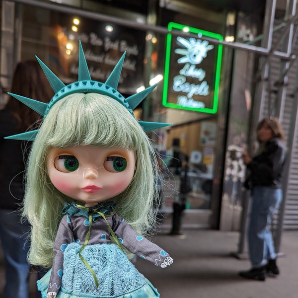 Blythe Lady Liberty Crown - Blythe Crown - Statue of Liberty - Wonderland of Play - Blythe Tiara - Green Glitter  - Blythe Headband