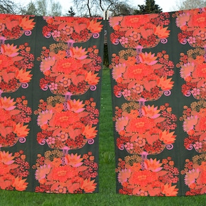 Pompeja Retro Stoff Vintage 70er Jahre Borås Pompeja Vorhänge Märta Lena Bjerhagen orange braun Blumen 2er Set skandinavische Baumwollvorhänge